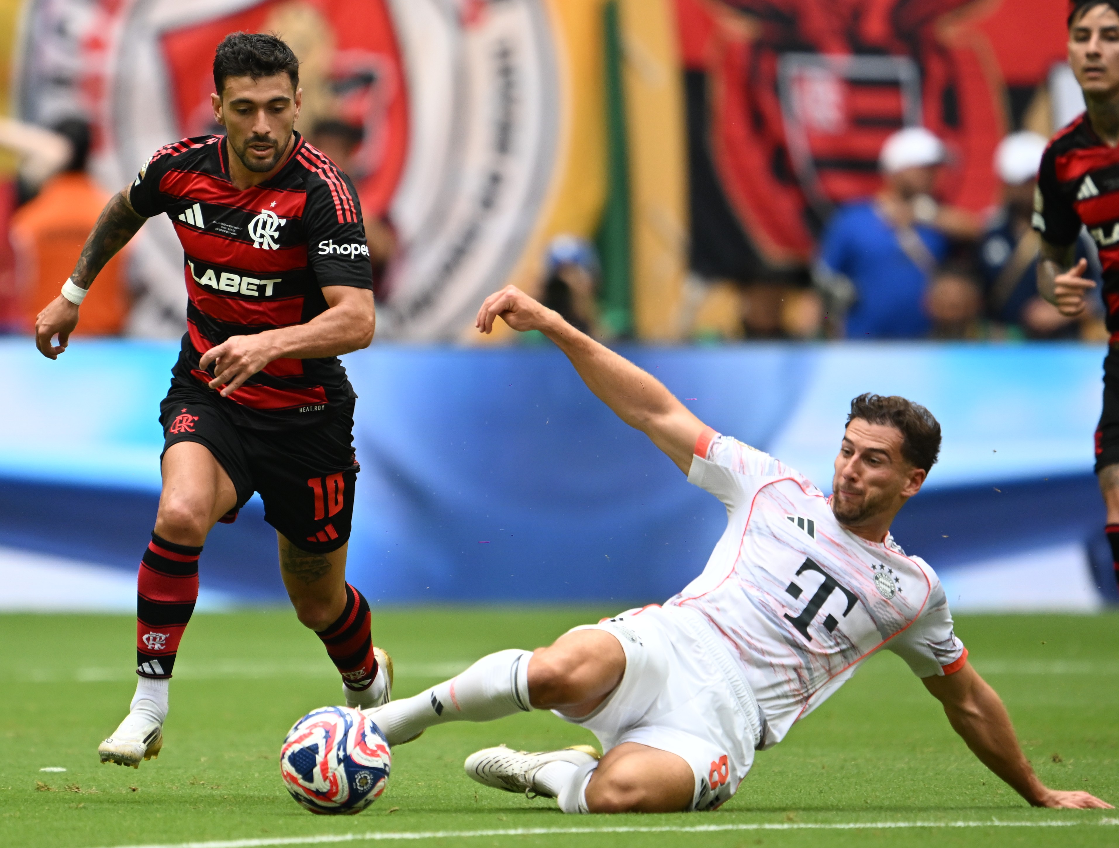 c7娱乐-拜仁慕尼黑主场告捷，全力备战未来挑战(拜仁慕尼黑主场叫什么名字)